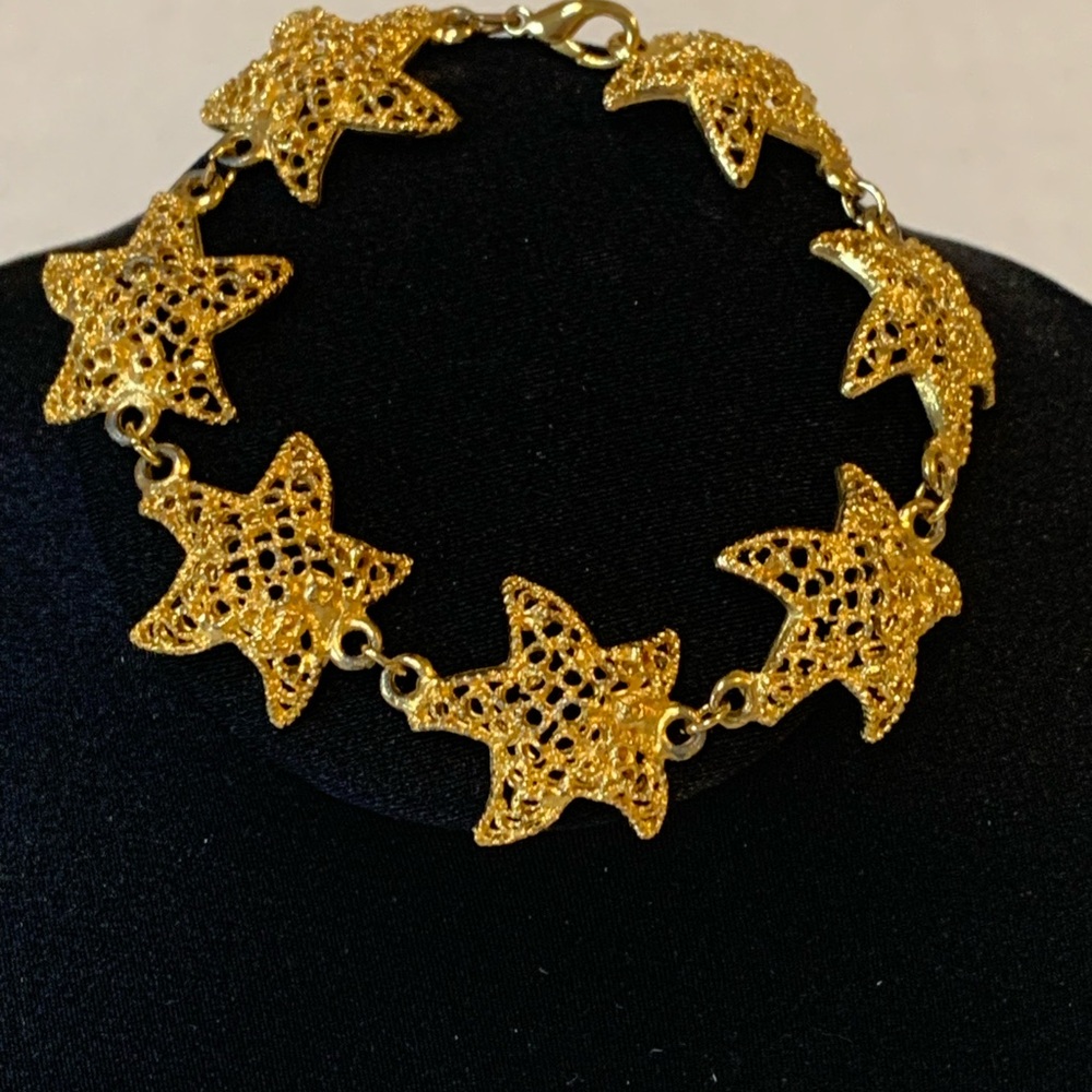 Vintage Golden star fish bracelet 8 1/2 inches